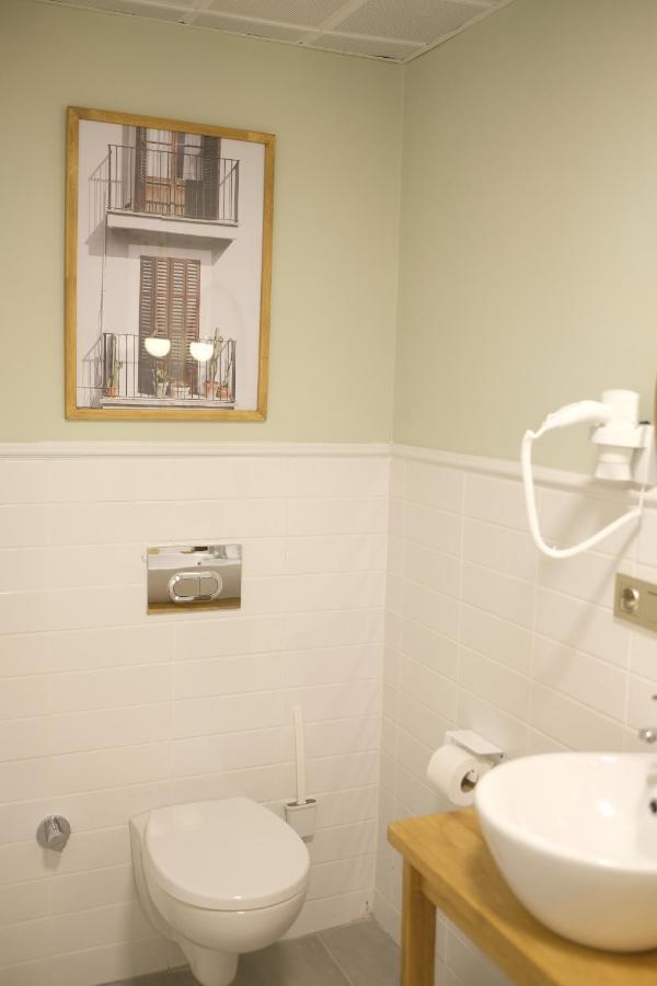 Meshk Airport Hotel 3*