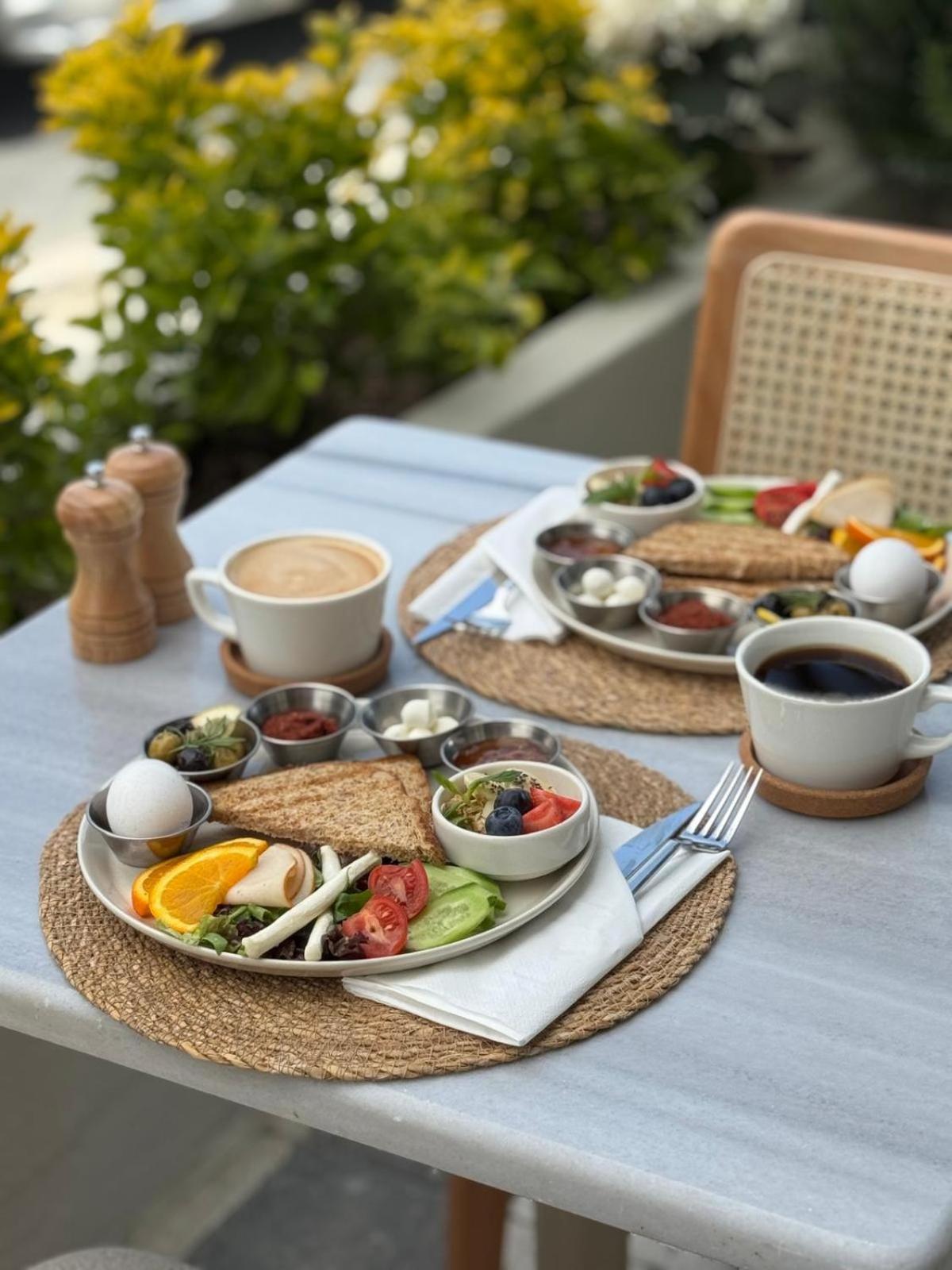 Meshk Airport Hotel 3*